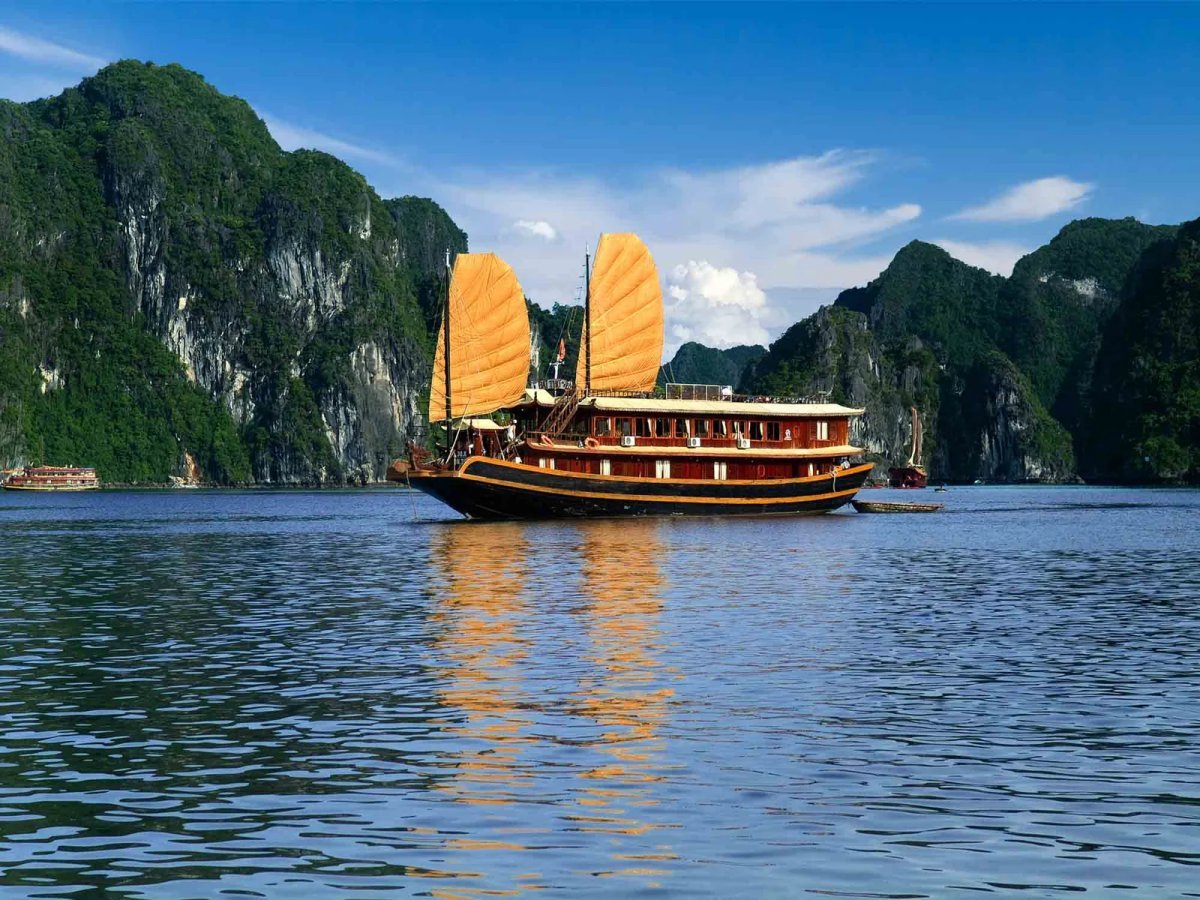 Luxury Travel Guide to Halong Bay: Best Experiences